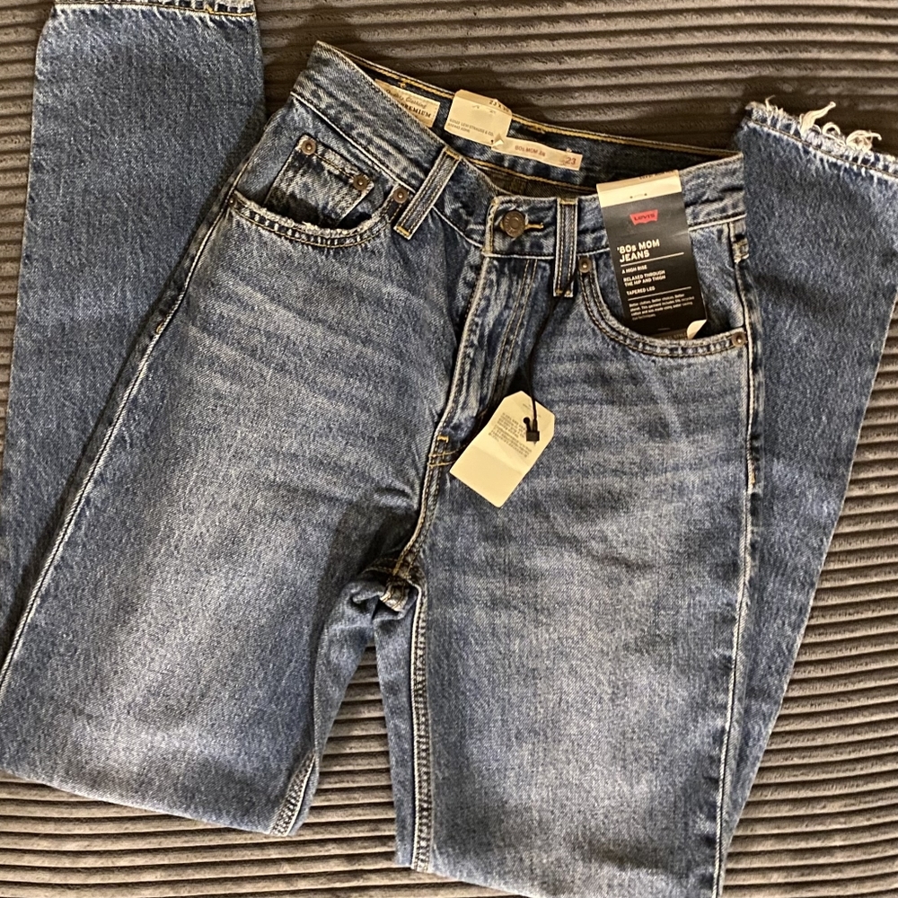 LEVI'S | 80s Mom Relaxed Fit Jeans 23x30